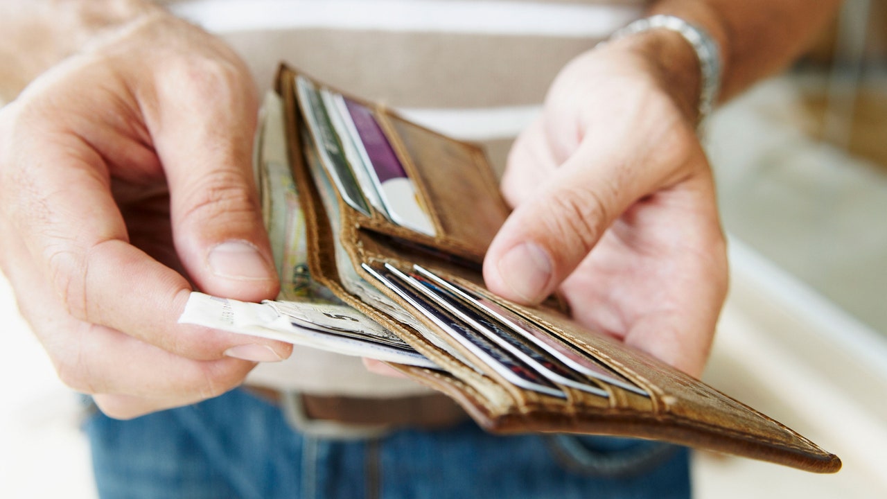 Cati bani ar trebui sa am in portofel?