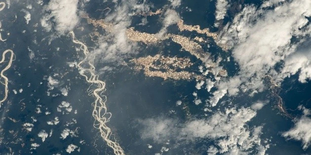 „Raurile de aur”: imagini NASA care dezvaluie amploarea exploatarii ilegale in Amazon | Economistul